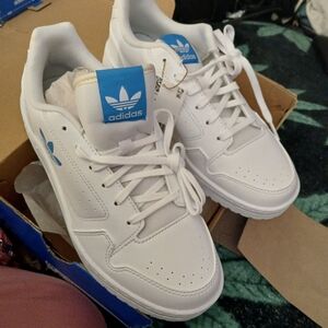Adidas Mens SIZE 6/Womens 7.5 White and Blue Classic Sneakers